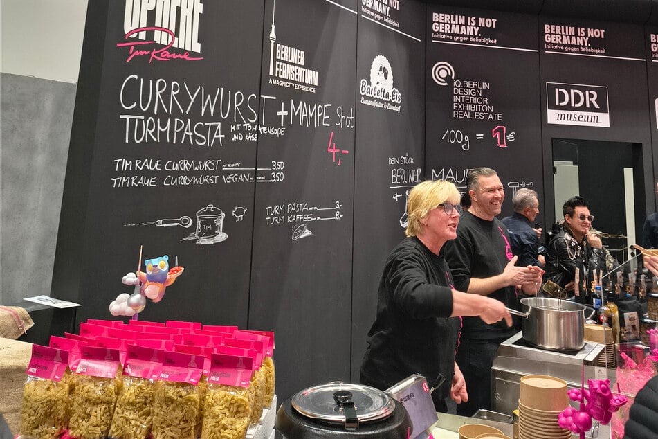 Die Mitarbeiter an Raues Stand hatten alle Hände voll zu tun.