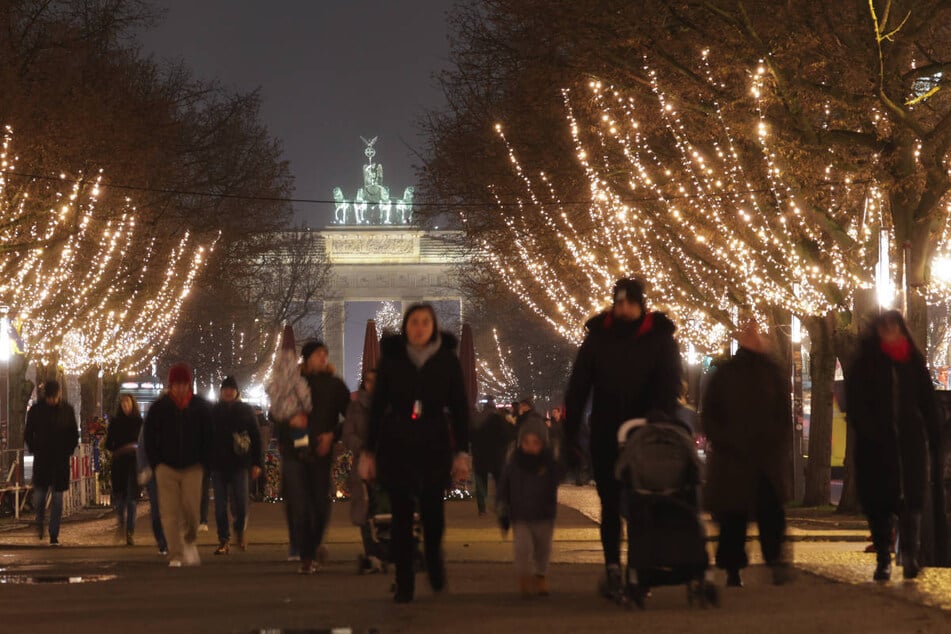 Ohne Spenden bleiben die Weihnachtslichter Unter den Linden in diesem Jahr aus. (Archivfoto)