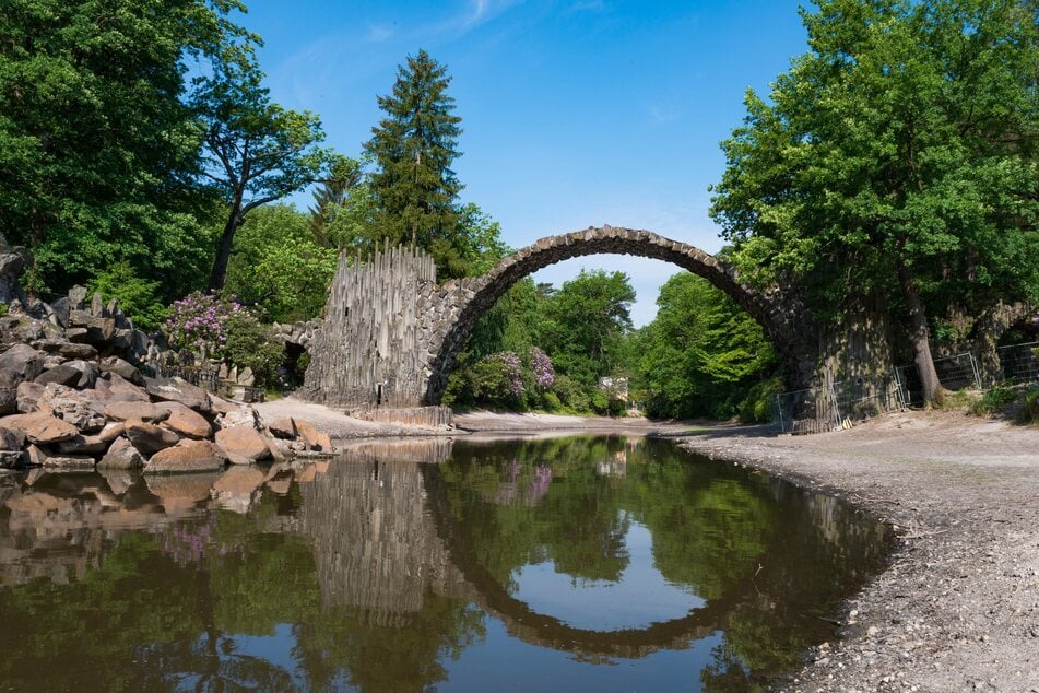 Die Rakotzbrücke ist weltberühmt.