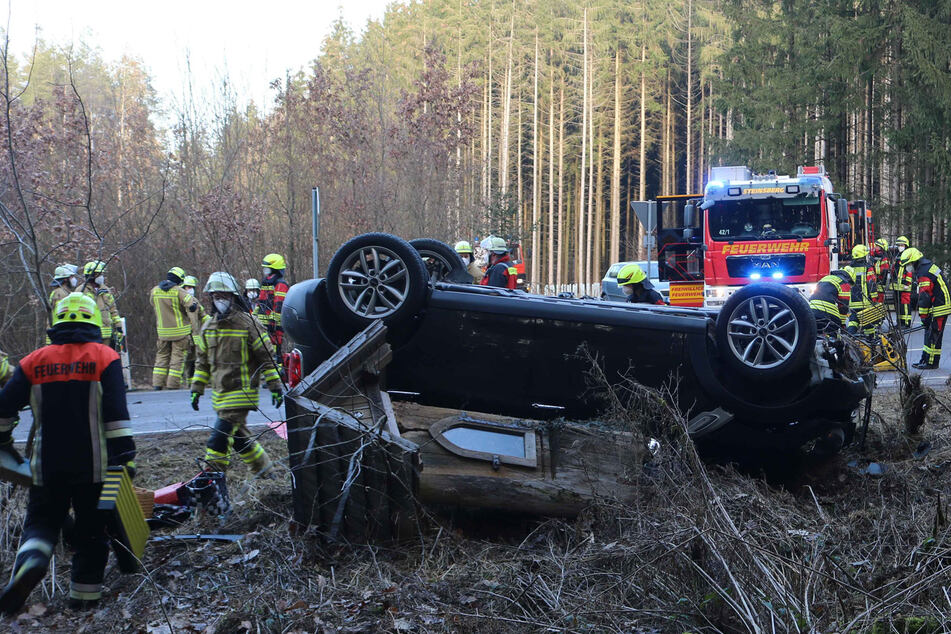 Tragisches Ende im Kreuzungsbereich: Person erliegt nach Unfall ihren Verletzungen