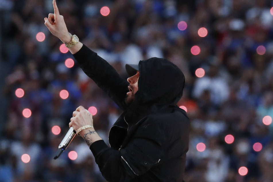 Eminem continues to break records, proving he is one of the best rappers alive.