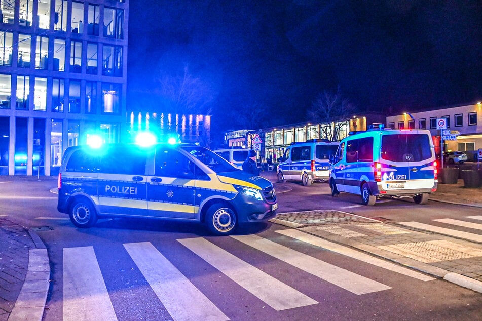 Die Polizei war am Donnerstag stundenlang im Einsatz, hatte bereits am Mittwoch zwei Männer festgenommen.