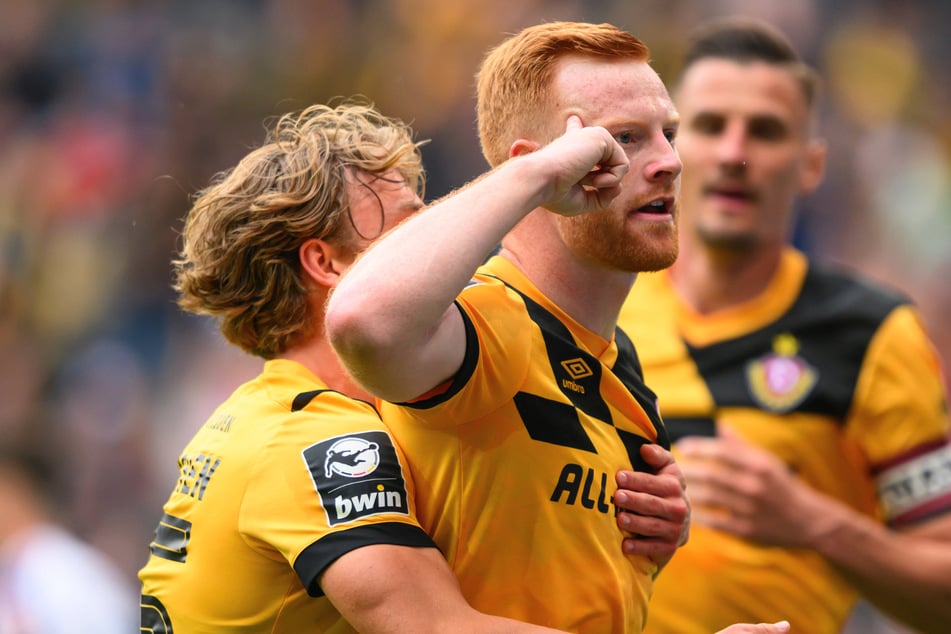 Paul Will (Mitte) brachte Dynamo gegen den MSV Duisburg nach einem Freistoß in Führung. Auch Stefan Kutschke (r.) trug sich später noch in die Torschützenliste ein.