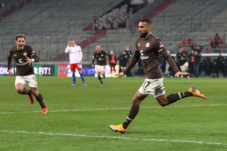 Daniel-Kofi Kyereh (r.) feiert seinen Siegtreffer im Derby gegen den Hamburger SV.
