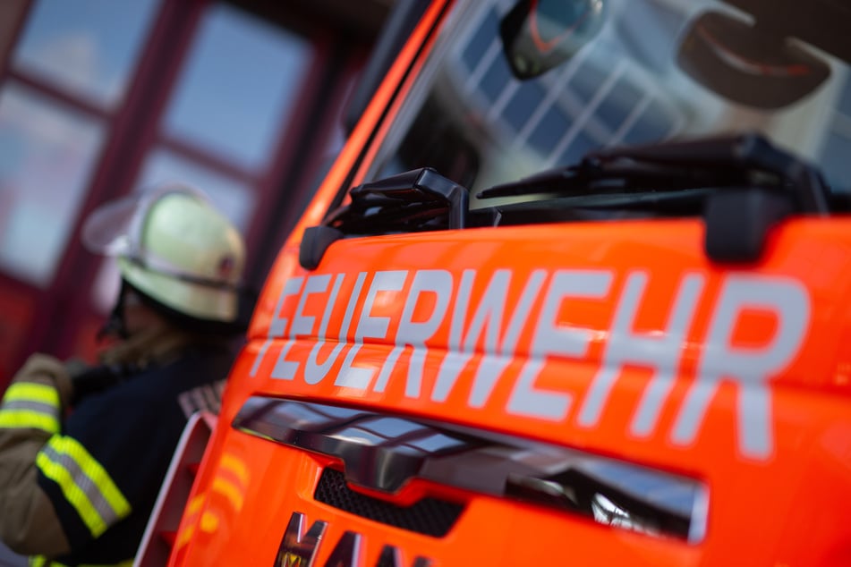 Zu einem brennenden Einfamilienhaus wurde die Feuerwehr am Mittwoch nach Ahrenshagen-Daskow (Landkreis Vorpommern-Rügen) gerufen. (Symbolbild)