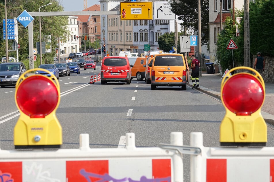 Die Straße ist in Richtung Innenstadt dicht.