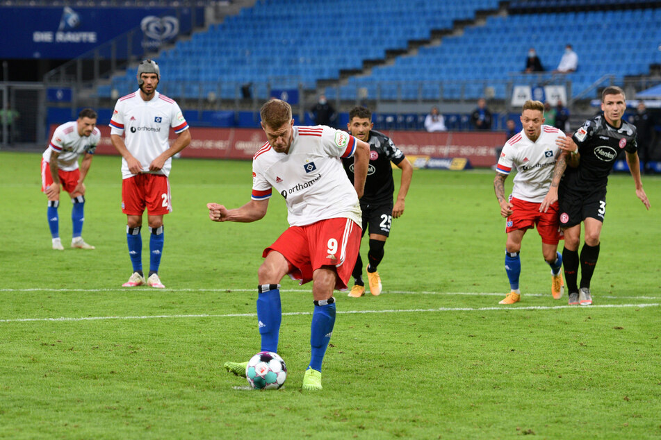 Simon Terodde traf per Foulelfmeter zum 1:0 für den HSV.