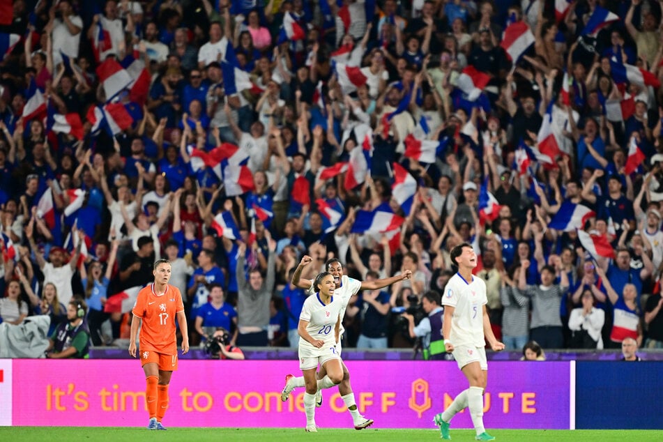 Frankreich besiegte die Niederlande mit 5:2 und machte so das Viertelfinale gegen Deutschland klar.