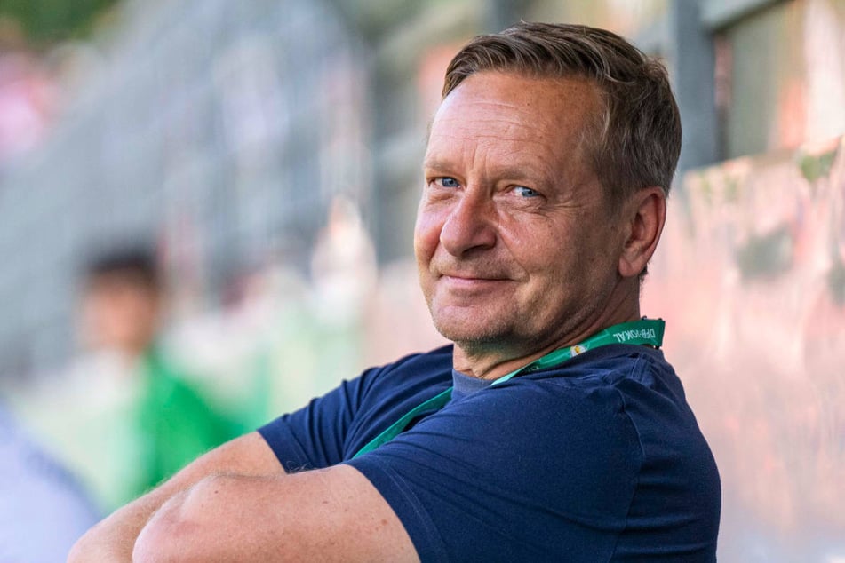Horst Heldt (56) hat nach der ersten Hälfte der Union-Vorbereitung wohl noch Hausaufgaben zu erledigen.