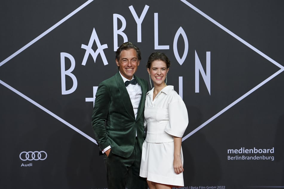 Auch in Staffel fünf dürfen sich Fans auf die "Babylon Berlin"-Stars Volker Bruch (44) und Liv Lisa Fries (34) freuen.