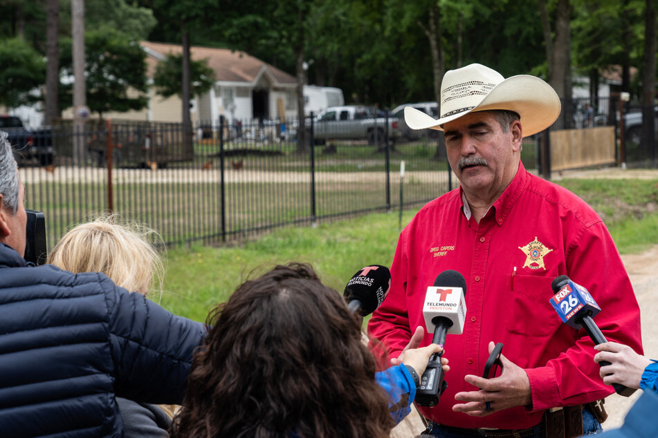 Sheriff Greg Capers ist entsetzt über die völlig sinnlose Bluttat. Es sei der schrecklichste Tatort, an dem er je gearbeitet habe, sagte der erfahrene Polizist.
