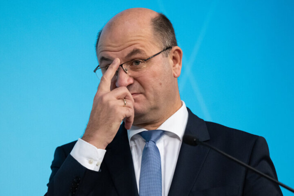 Bayerns Finanzminister Albert Füracker (54, CSU). Sein Ministerium will zunächst von Strafen absehen.