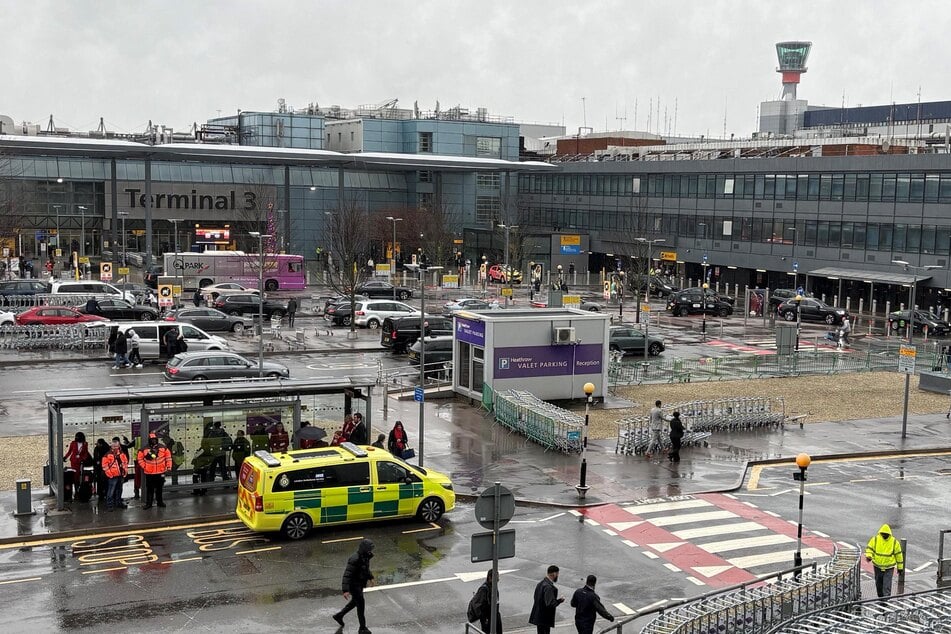Die Polizei geht von einer Auseinandersetzung zwischen zwei Personengruppen aus.