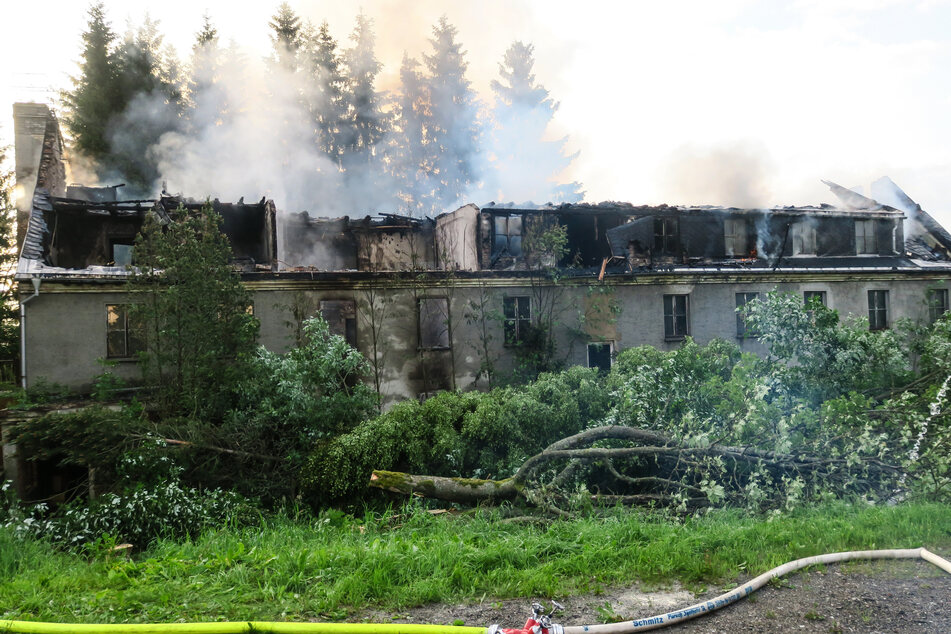 Nach verheerendem Brand im Erzgebirge: Polizei gibt Details zur Ursache bekannt