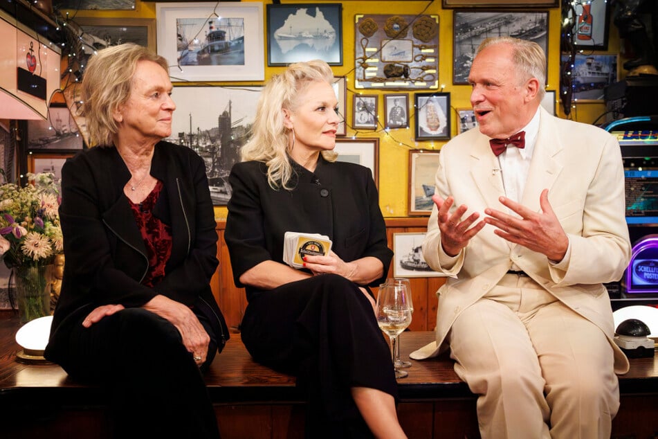 Ina Müller (61, M.) empfängt in der letzten Folge der diesjährigen Staffel von "Inas Nacht" die Schriftstellerin und Literaturkritikerin Elke Heidenreich (83) und Schauspieler Ulrich Tukur (69).