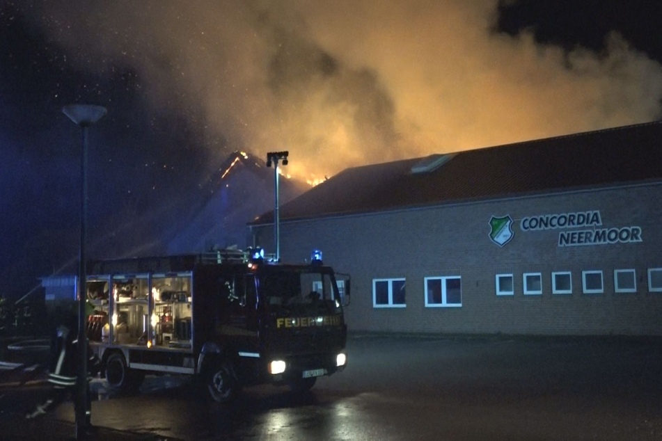 Ein Übergreifen der Flammen auf das angrenzte SV Concordia Gebäude konnte verhindert werden.