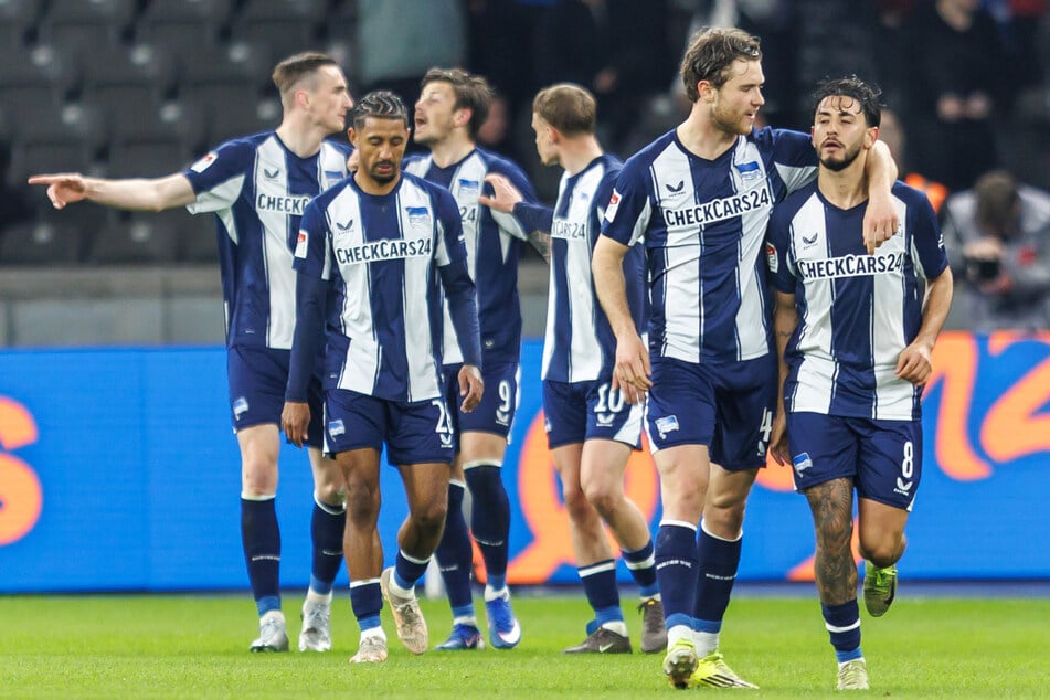 Kevin Sessa (25, r.) ist bei Hertha wieder öfter gefragt.