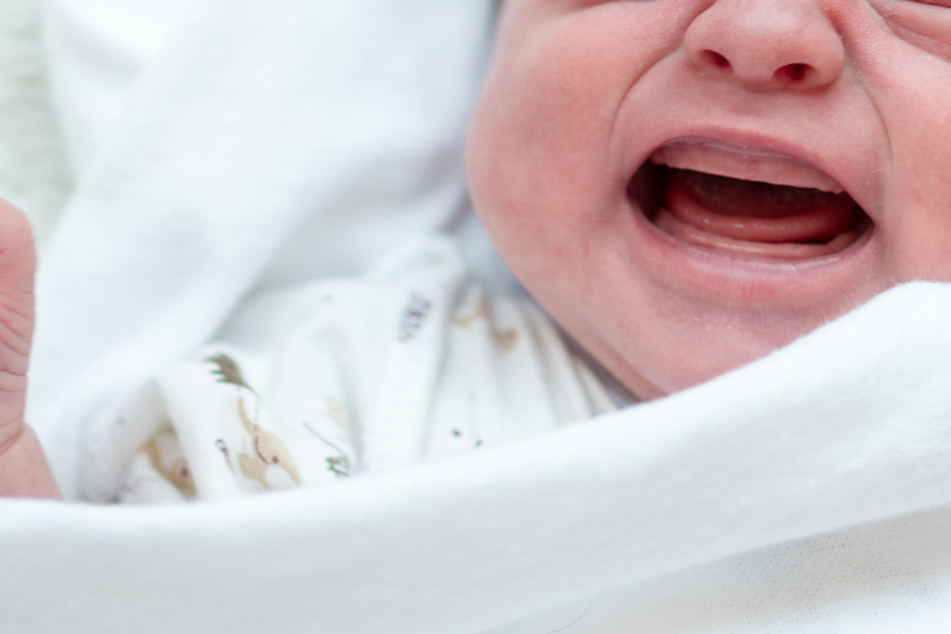Der Junge erlitt schwere Verbrennungen im Gesicht und musste in die Klinik (Symbolbild).