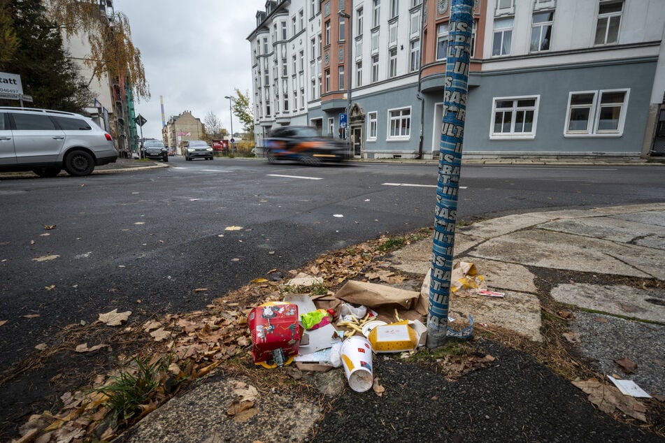 Leider kein seltener Anblick in Chemnitz - oft werden Verpackungen und Co. einfach achtlos weggeworfen.