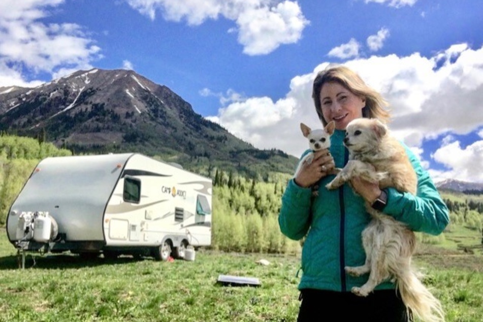 Kelly Beasley travels the whole continent in her RV – along with her four-legged sidekicks.