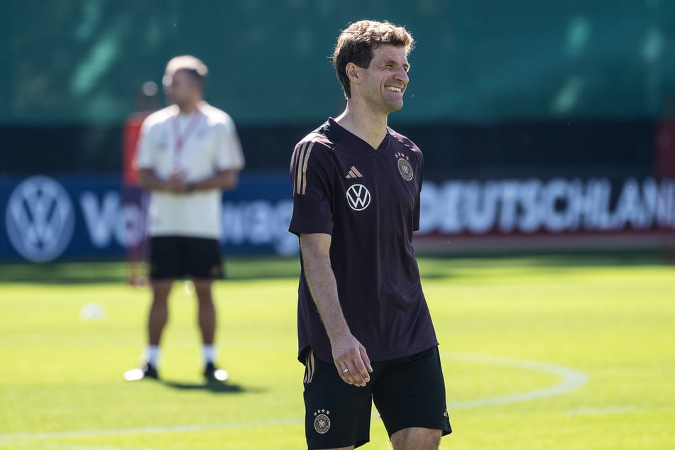 Was denkt wohl Thomas Müller (34) über das indirekte Jobangebot beim DFB?