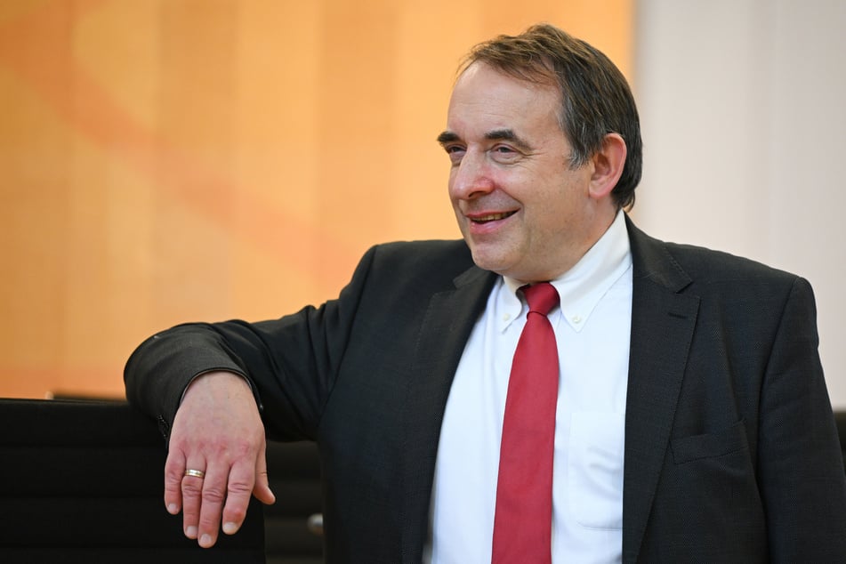 Hessens Finanzminister Alexander Lorz (60) macht seine eigene Steuererklärung nicht selbst.