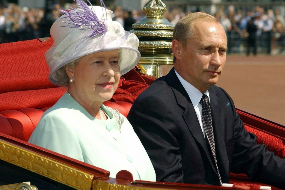 Wladimir Putin (69) und Elizabeth II. im Jahre 2003 in London.