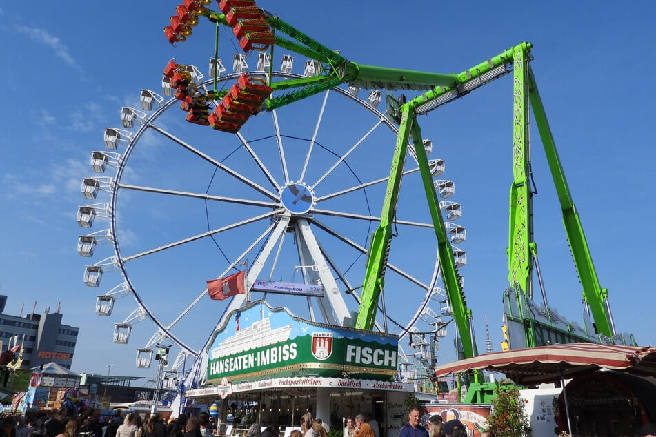 Der Frühlings-Dom startete am Freitag auf dem Heiligengeistfeld in Hamburg St. Pauli.