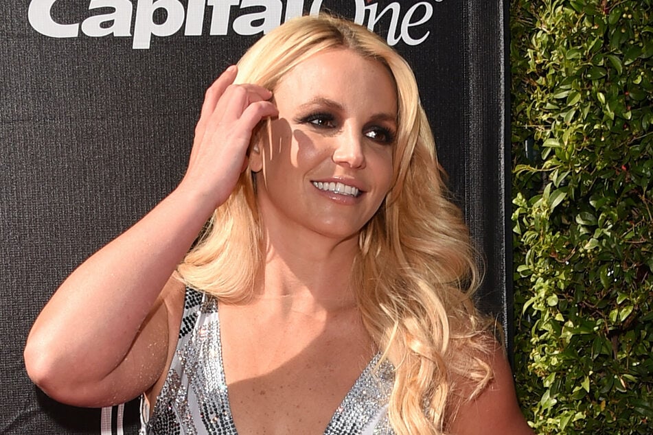 Britney Spears has dropped even more suspicious posts after briefly leaving Instagram.