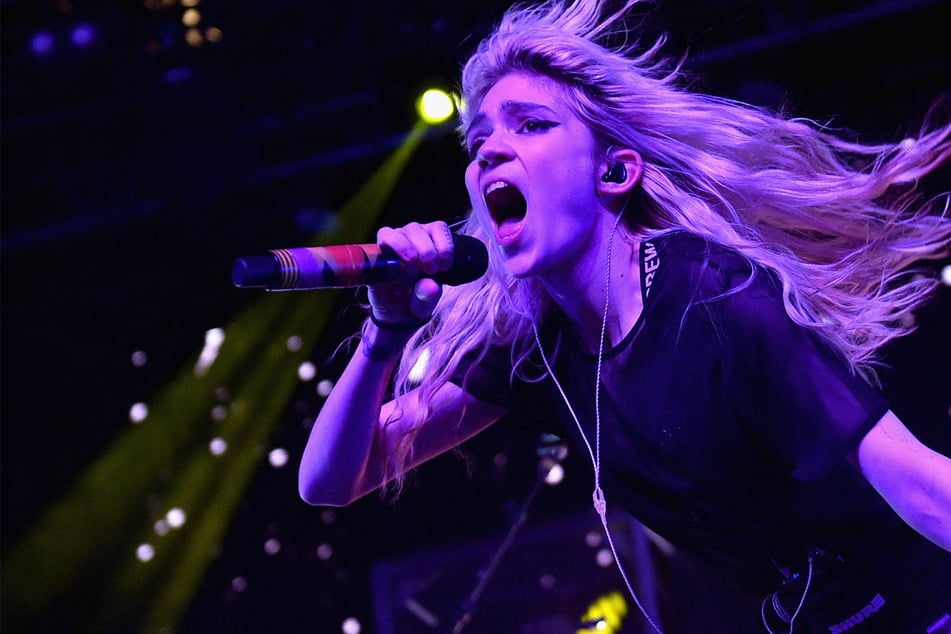 Grimes has stunned fans with a one-of-a-kind brand-new face tattoo that seem lifted right out of science fiction.