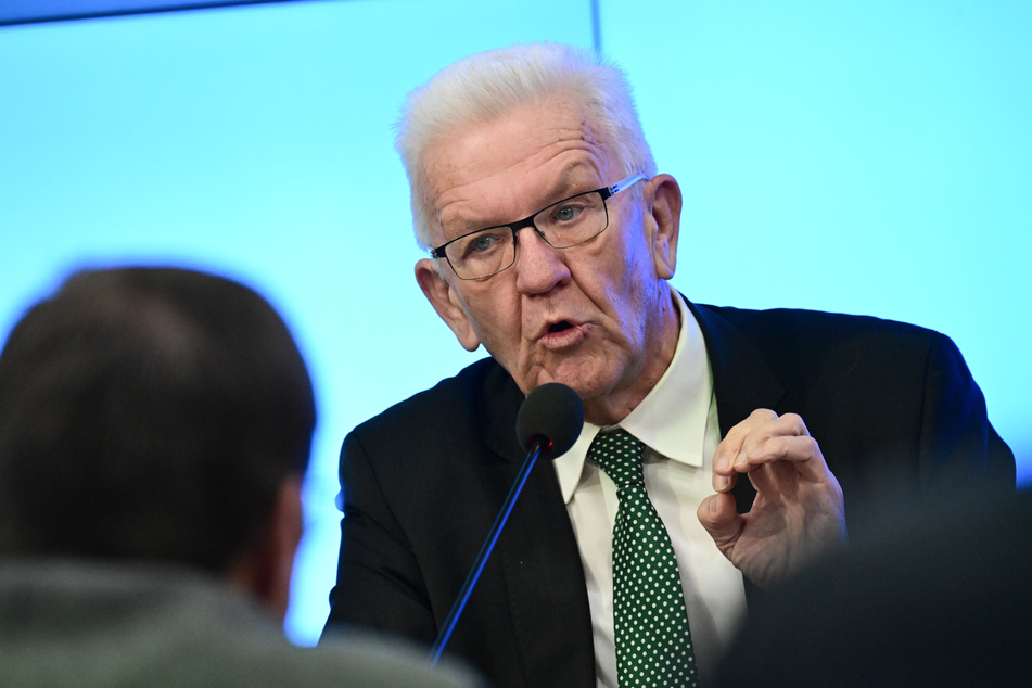Baden-Württembergs Ministerpräsident Winfried Kretschmann (75, Grüne) hat sich in einer kontroversen Debatte zu Wort gemeldet.