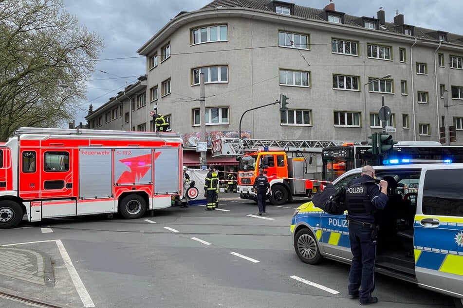 Bei dem schweren Unfall in Köln-Klettenberg ist am Dienstag eine Frau tödlich verletzt worden.
