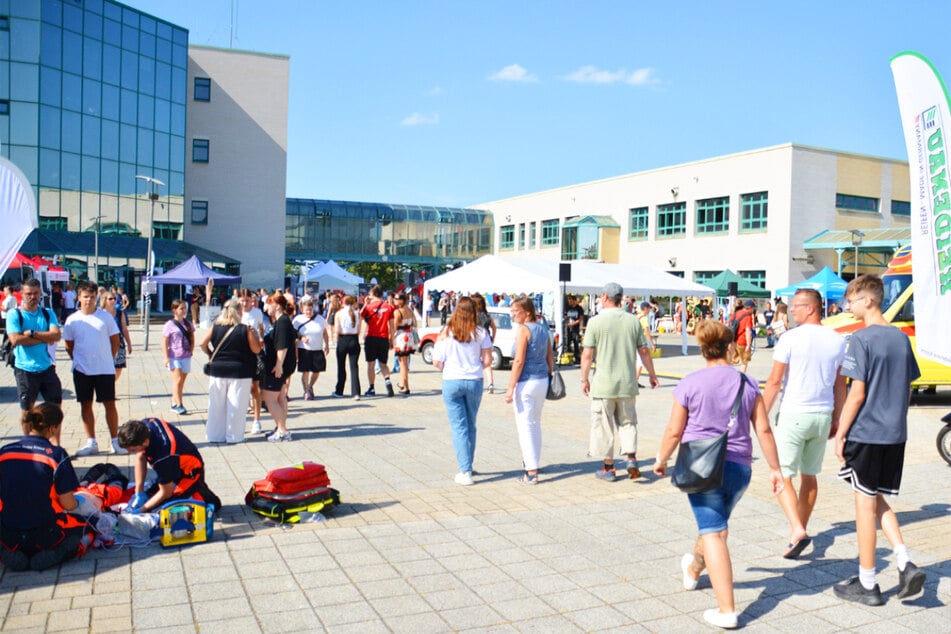Der "Tag der Ausbildung" in Pirna zeigt mit fast 160 Ausstellern, welche Karrierewege in der Region warten.