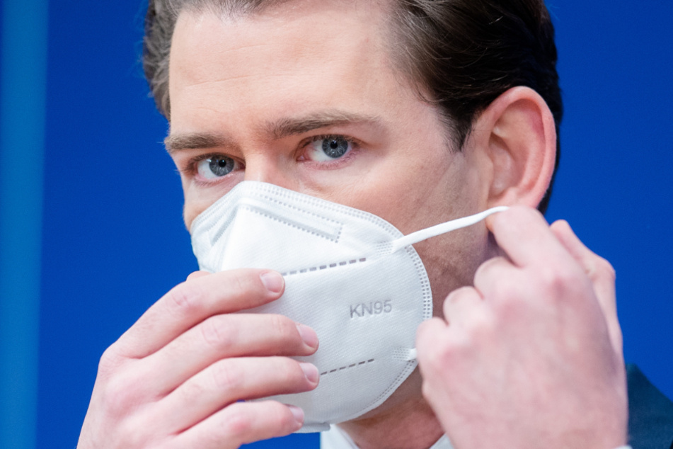 Sebastian Kurz (ÖVP), Bundeskanzler von Österreich, nimmt nach den ersten Corona-Impfungen an einer Pressekonferenz teil.