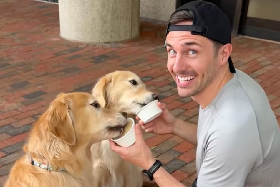 Kann auch mal lachen: das stolze Herrchen Kevin Bubolz mit seinen Golden Retrievern.