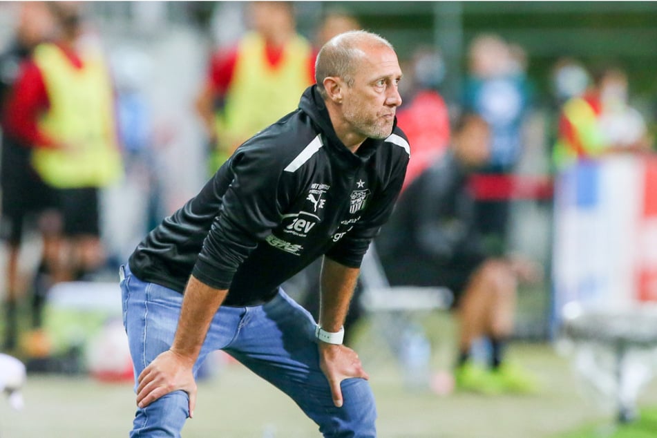 Trainer Joe Enochs konnte mit seinem Team erneut keinen Heimsieg bejubeln.
