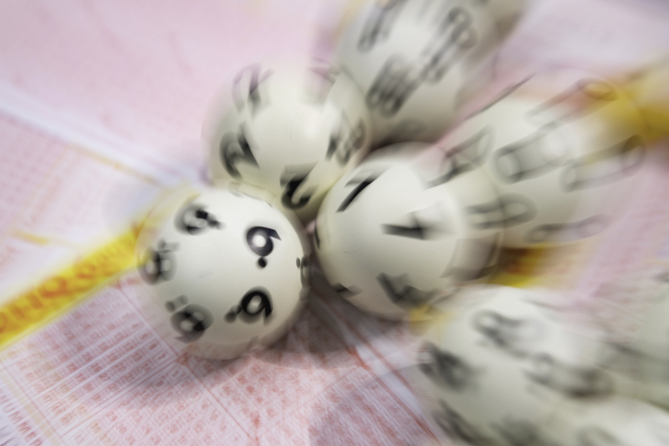 Mega-Gewinn: Lottospielerin sahnt satten Millionenbetrag ab
