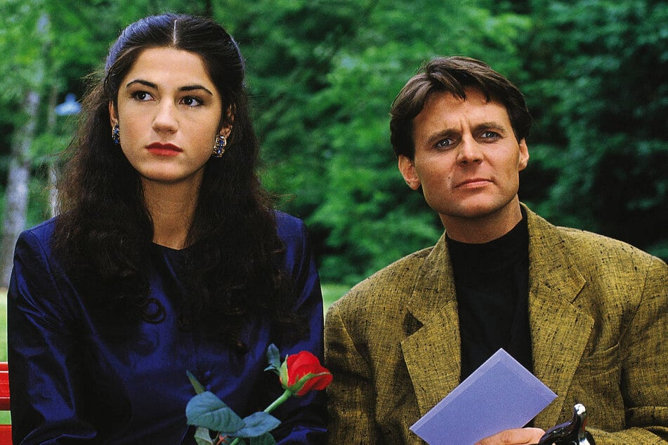 Ein Blick zurück ins Jahr 1995: Wolfgang Bahro mit seiner damaligen Serien-Partnerin Mariella Ahrens (heute 57). (Archivfoto)