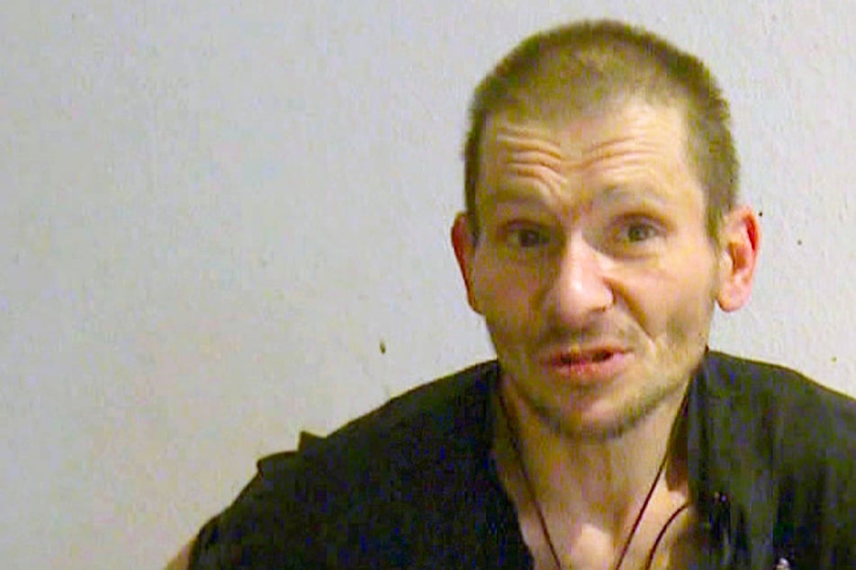 Nur noch Haut und Knochen: Junkie André überlebt nach Not-OP nur knapp