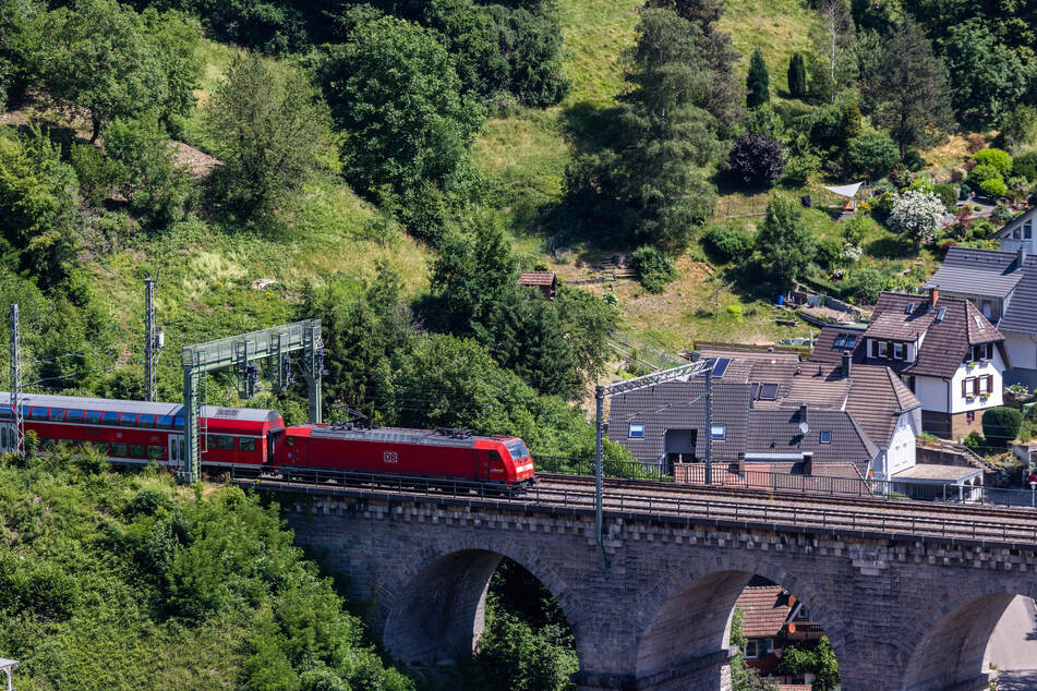Ein Unfall auf der Schwarzwaldbahn in Südbaden sorgte für längere Sperrungen auf der Strecke. (Symbolbild)