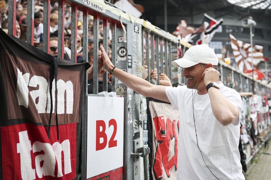 Alexander Blessin (52) wünscht sich Unterstützung für die Mannschaft. Den Frust der Fans nehme er gerne komplett auf sich, erklärte er nach der Partie gegen Mainz.