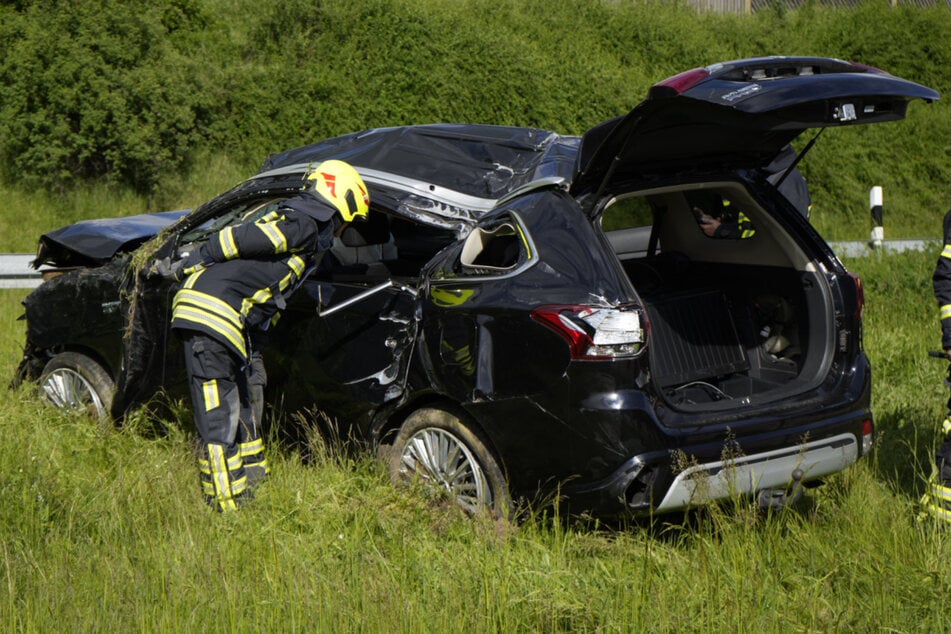Unfall A14: Unfall auf A14 bei Leipzig: Auto überschlägt sich