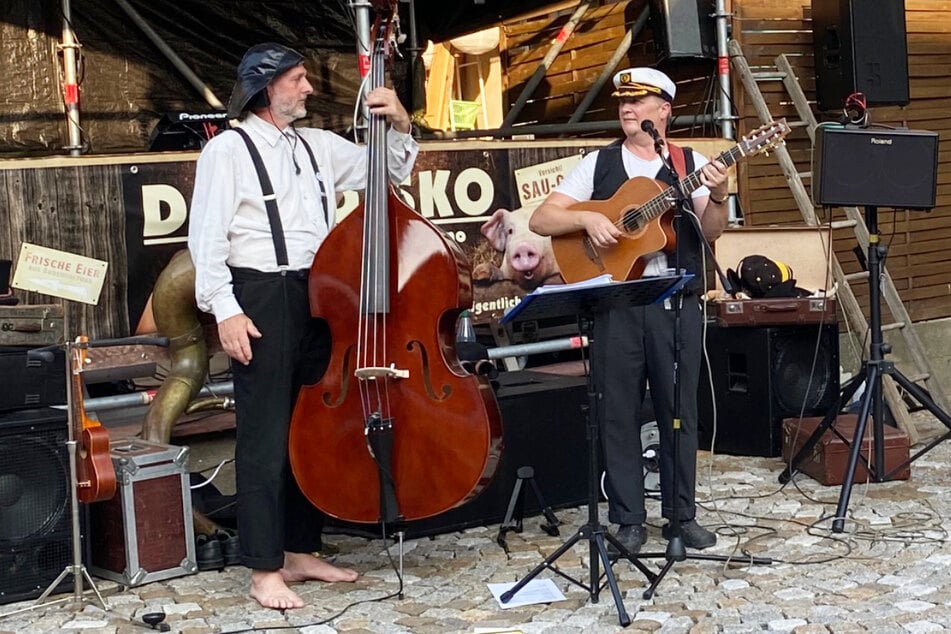 Am Samstag könnt Ihr Euch unter anderem auf Live-Musik von "Oh Alter Knaben Herrlichkeit" freuen.