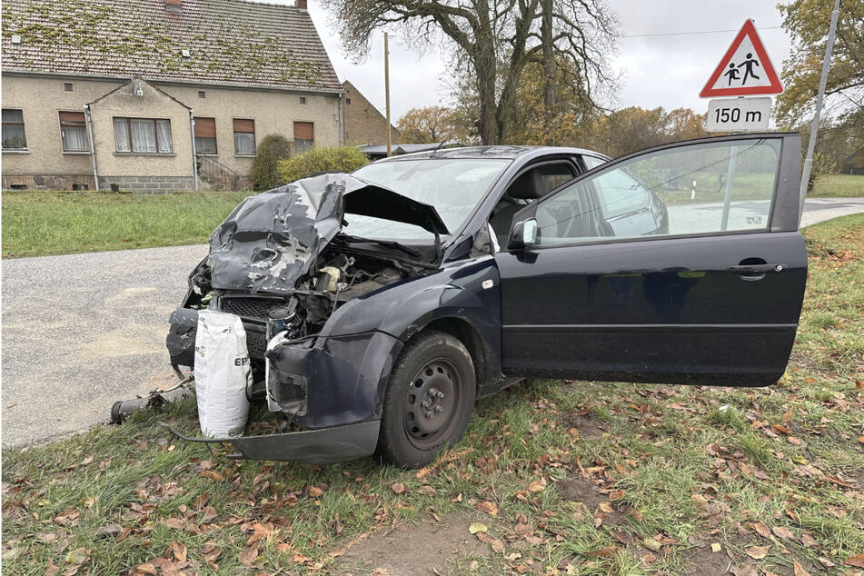 Tödlicher Frontal-Crash im Löwenberger Land: Auto kracht in Lastwagen