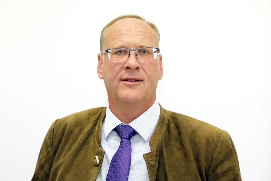 Volker Dringenberg (49, AfD) will die Folgen der Corona-Pandemie so gering wie möglich halten.