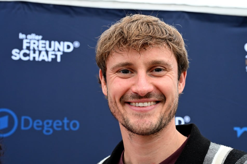 Neben seiner Rolle in "Der Bergdoktor" war Frédéric Brossier (34) 2025 auch im "Traumschiff" zu sehen.