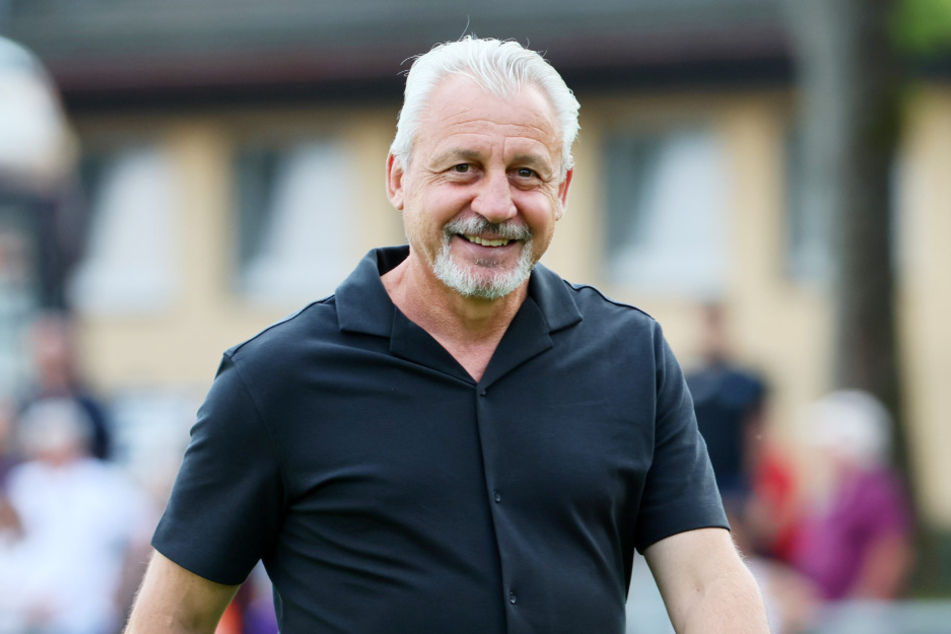 Laut Aue-Coach Pavel Dotchev (58) sind die meisten Neuzugänge noch zu schüchtern und vorsichtig.