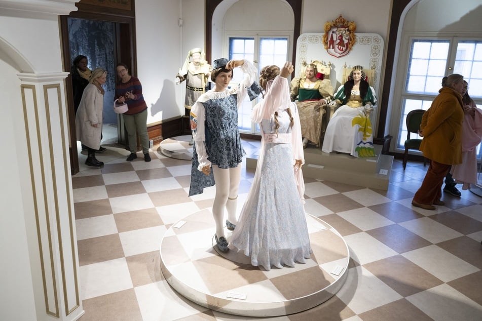 Ein jeder kennt die Filmmusik des Märchenfilmes "Drei Haselnüsse für Aschenbrödel" - für viele gehört der Streifen ebenso zum Weihnachtsfest wie Lebkuchen, Plätzchen und Stollen. (Archivfoto)