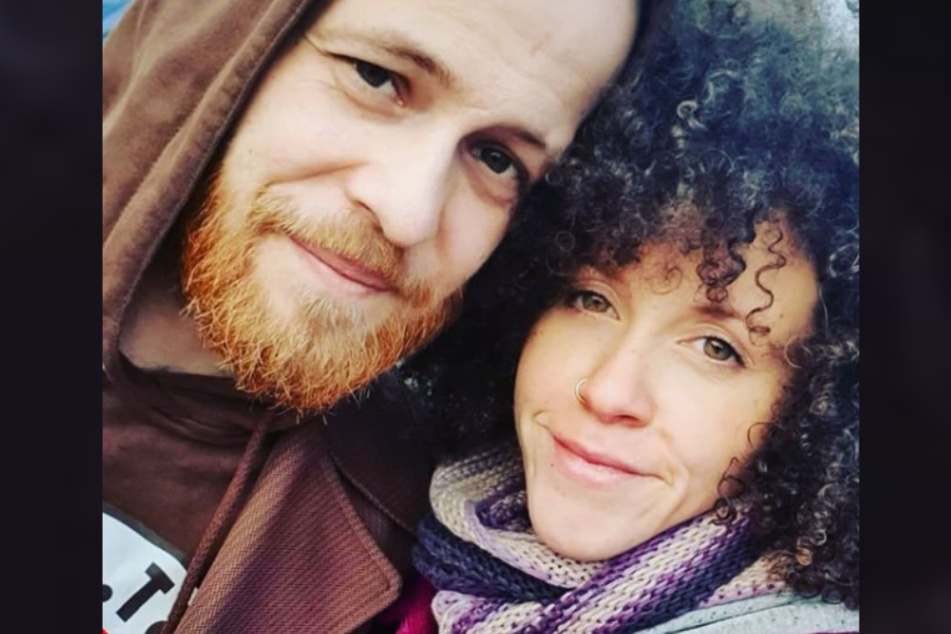 Die Unter-uns-Stars Patrick Müller (32) und seine Frau Joy Lee Juana Abiola-Müller (29) sind zum dritten Mal Eltern geworden, wie sie bei Instagram verkündeten.