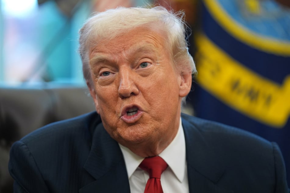 Donald Trump )79) hat den Ukrainern bis Donnerstag Zeit gegeben, sich im Grundsatz für seinen Plan zu entscheiden.